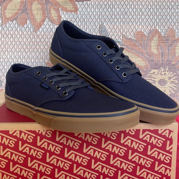 Vans Men’s Atwood
(12 Oz Canvas) Navy/Gum
VN000XBOD8F
Sneakers - Picture 5 of 16